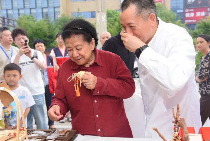 国医大师领衔惠民义诊圆满落幕 多方共话中医妇科传承发展新路径