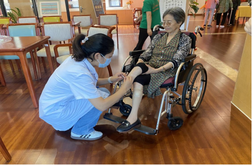 健康服务零距离，三伏贴知识进养老