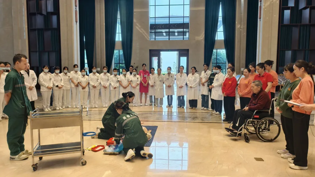 救命技能必学！这场心肺复苏情景演练，让每个人都能成为“生命守护者”