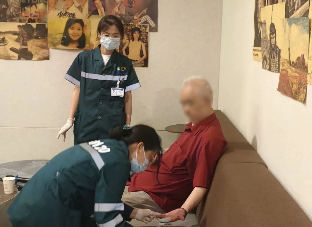 那一刻，救护车从“隔壁”赶来！凤凰栖小区业主救助背后的日常守护